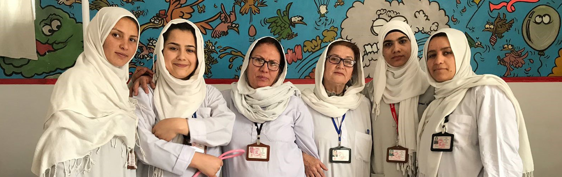 Staff femminile del Centro chirurgico di EMERGENCY a Kabul
