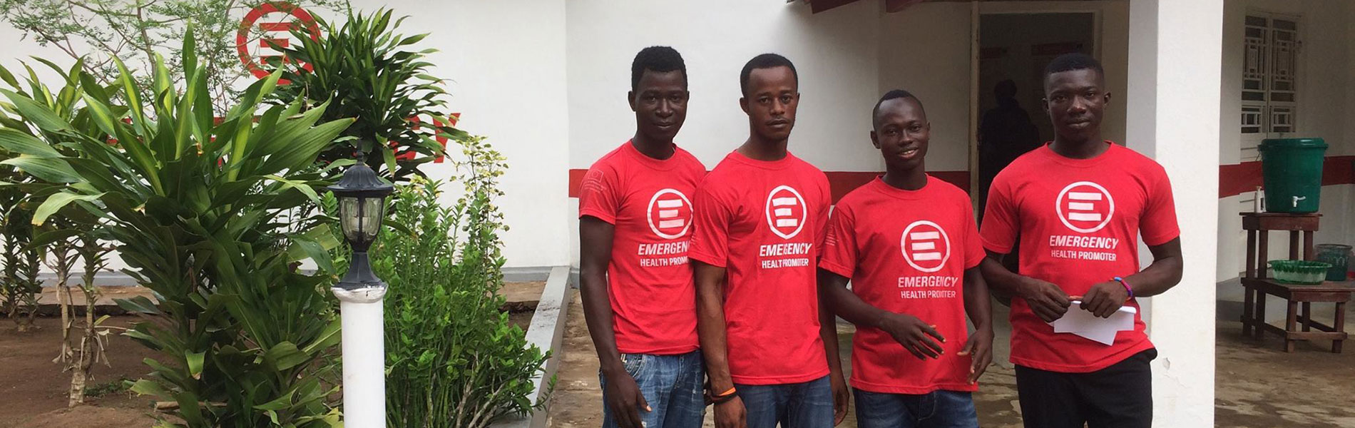 I quattro Kamara, health promoter di EMERGENCY a Lokomasama, in Sierra Leone