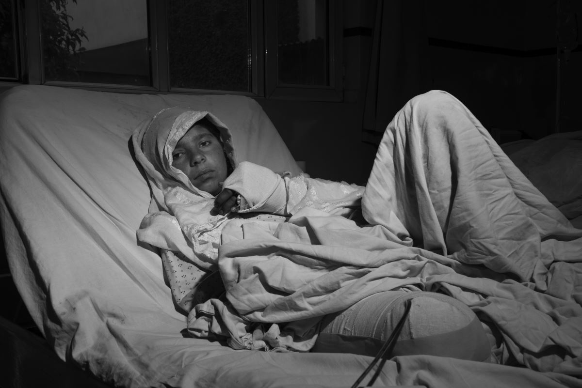 Sabrai in her bed, in the EMERGENCY's hospital in Kabul