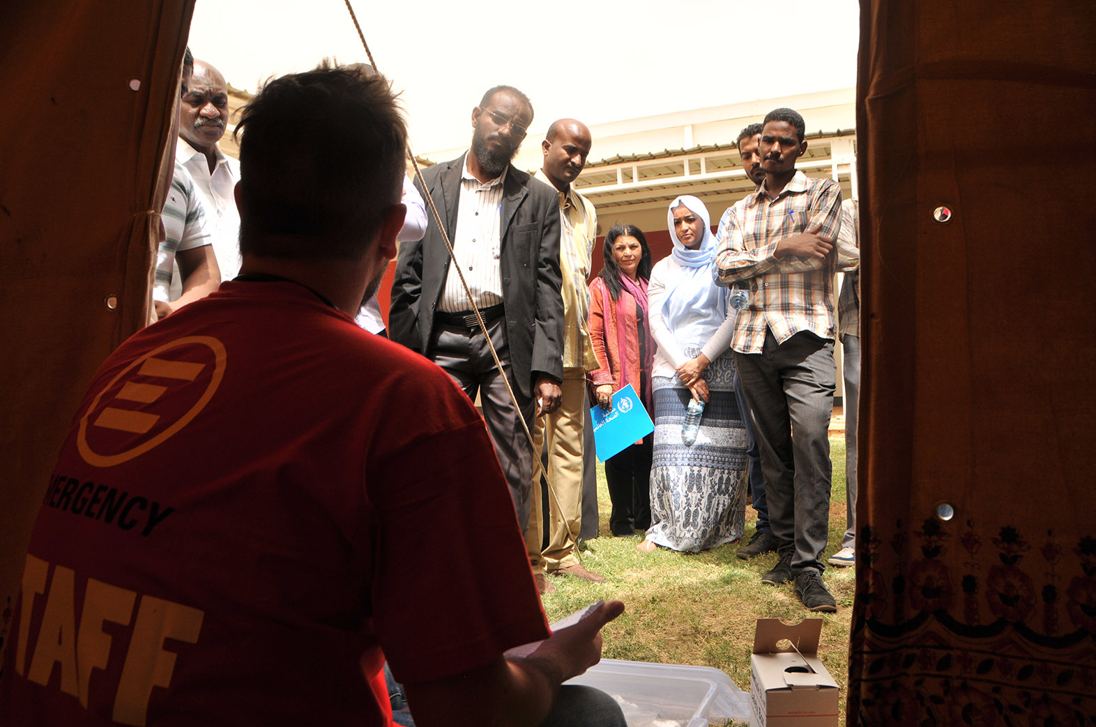 Staff di EMERGENCY durante la formazione sulle mass casualty per i medici e infermieri sudanesi
