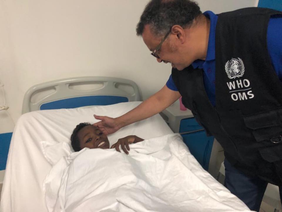 Il Direttore Generale del OMS e un paziente del Centro "Salam"