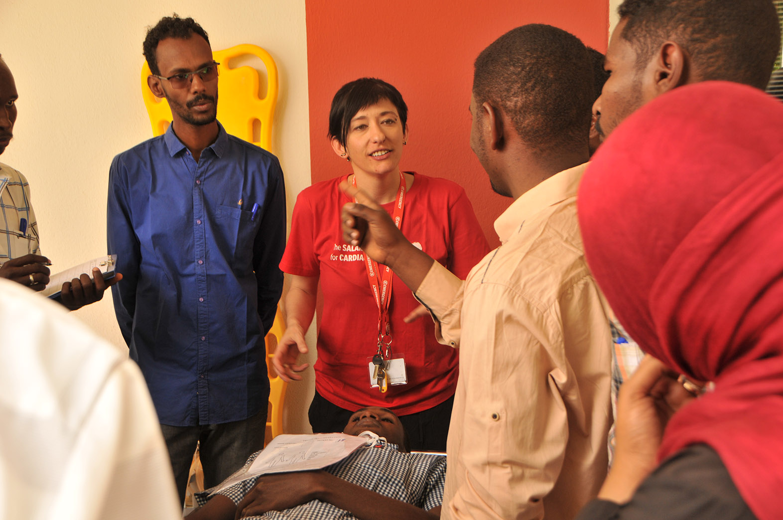 Staff di EMERGENCY durante la formazione sulle mass casualty per i medici e infermieri sudanesi