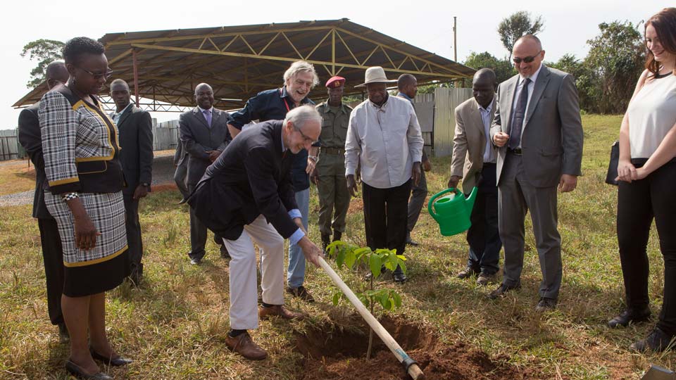 A moment of the ceremony for the beginning of the construction works of the Centre of excellence for Paediatric Surgery in Uganda